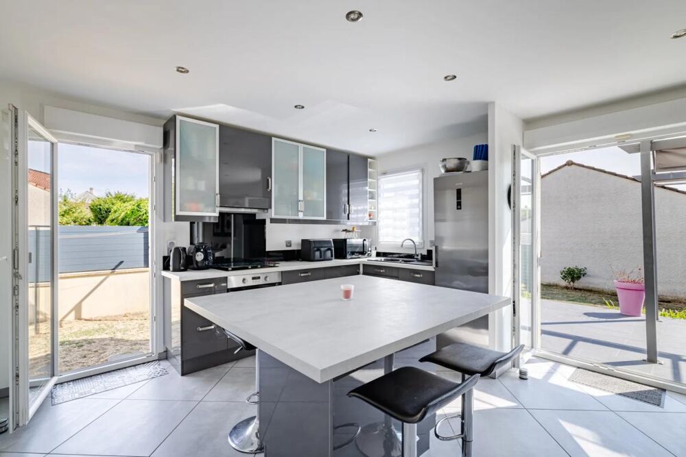 Vente Maison Maison entièrement rénovée de 105,33 m² avec jardin, sous-sol Argenteuil