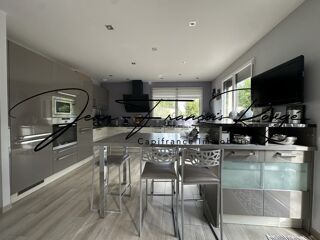  Maison � vendre 9 pi�ces 210 m�