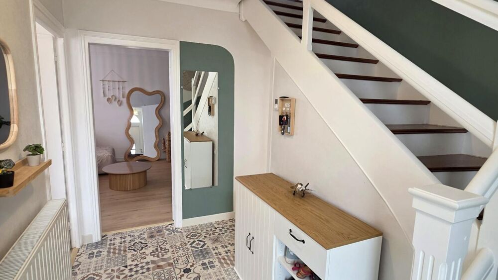 Maison en pierre entièrement rénovée, 173,30 m², six chambres, garage et jardin clos de 994 m² · Rostrenen (22)