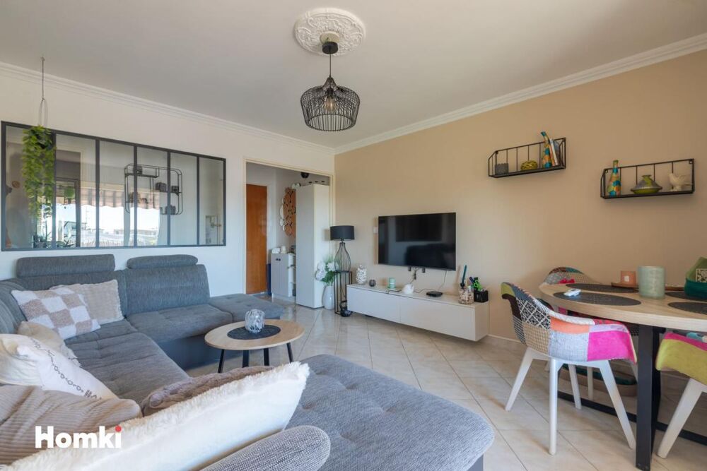 Vente Appartement Fréjus – T3 en dernier étage avec balcon plein sud, parking, proche commerces et plage Frejus