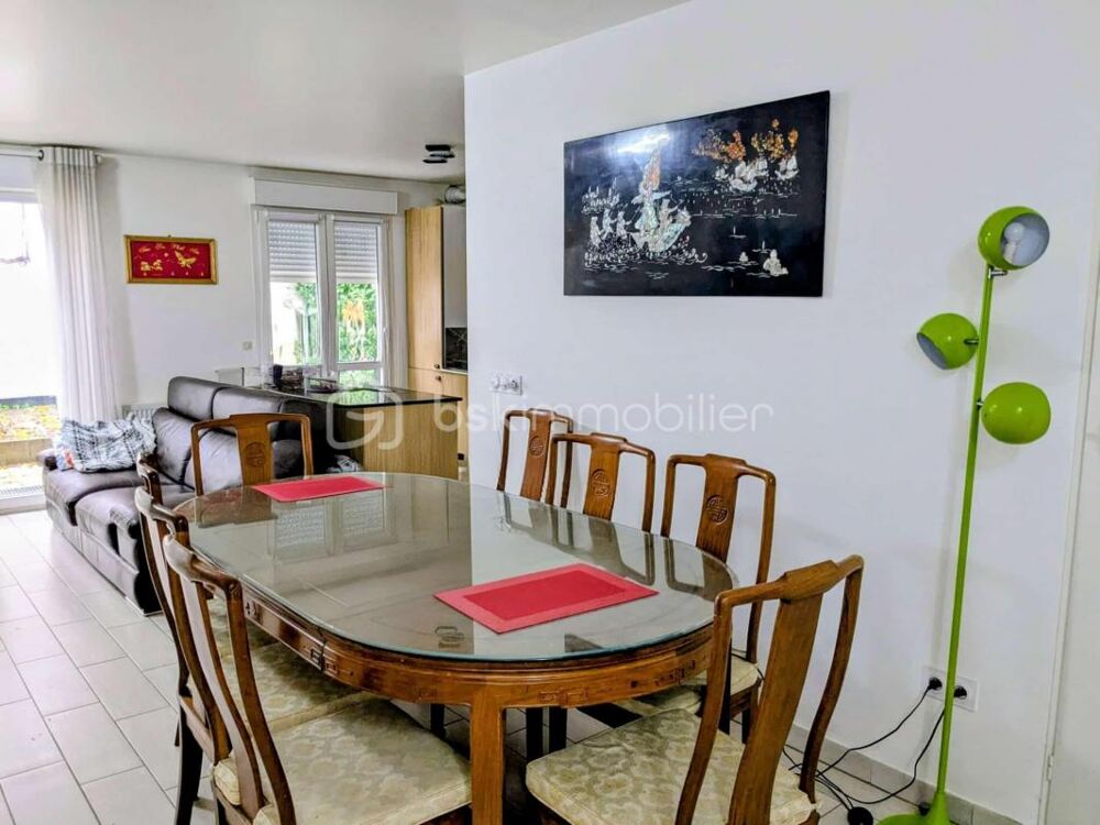 À vendre  Maison en copropriété de 113 m² avec jardin, terrasse et parking  proche métro ligne 7