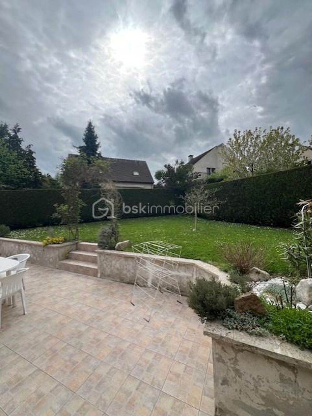 Maison familiale avec studio indépendant et double garage  Gisors