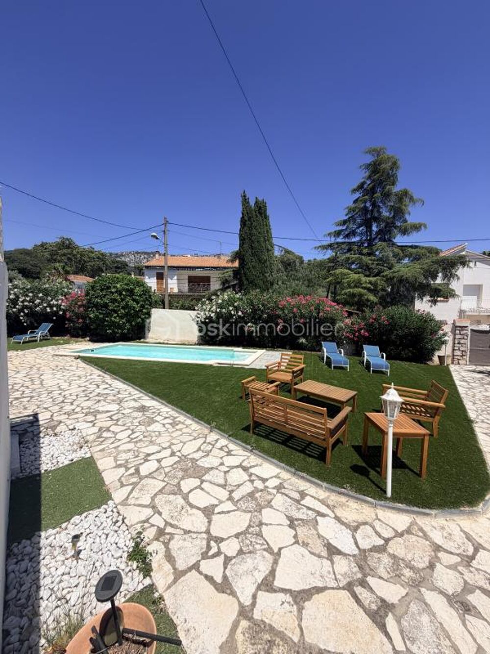 Vente Villa ? La Valette-du-Var –  Tranquillité et confort de vie citadine avec cette propriété de 205 m²  avec Piscine  à  seulement 5 minu La valette du var