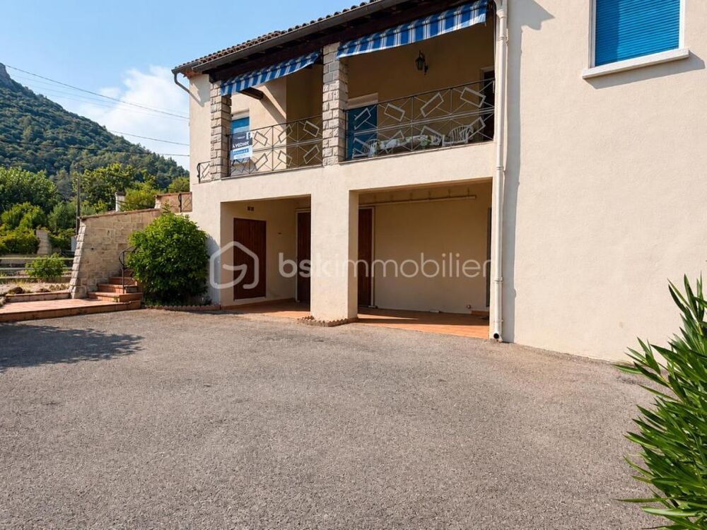 Gonfaron - Maison de Type 6 de 152m² - avec grands garages