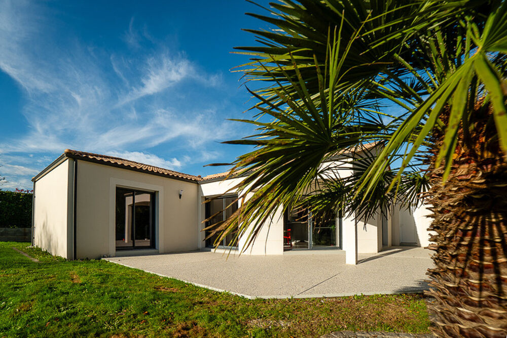 Vente Maison Maison plain-pied, 4 chambres, 733 m² jardin La roche sur yon