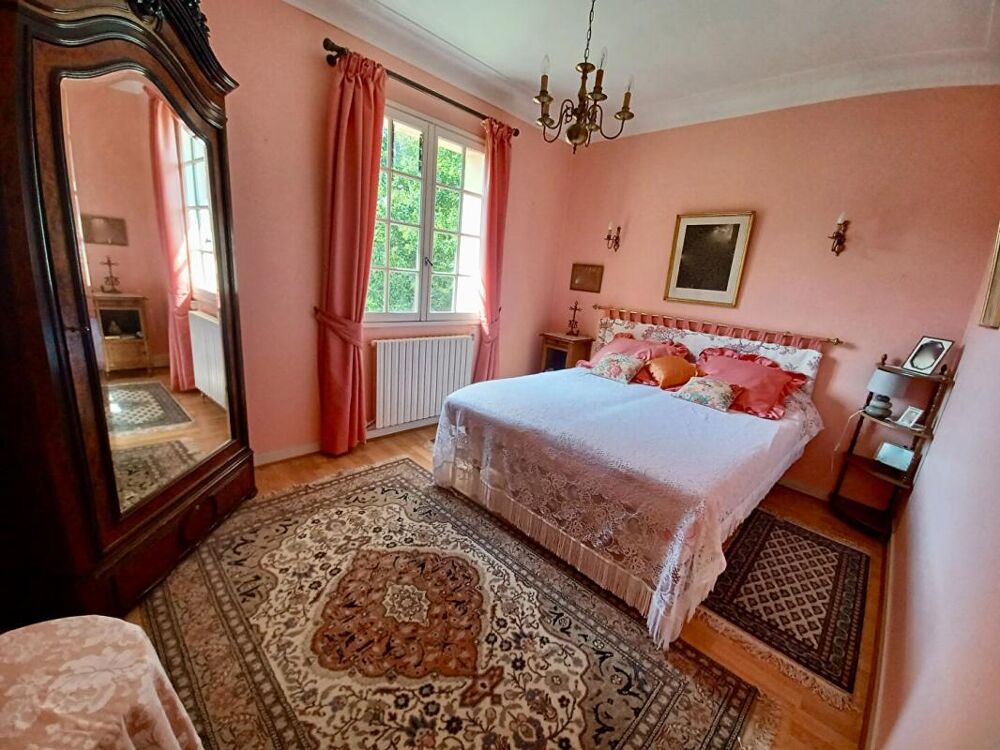 Vente Maison Sally HICKEY vous propose cette maison néo-bretonne T5 adaptée aux PMR & studio & étang de plus d'un hectare. Un cadre magnifiqu Bains sur oust