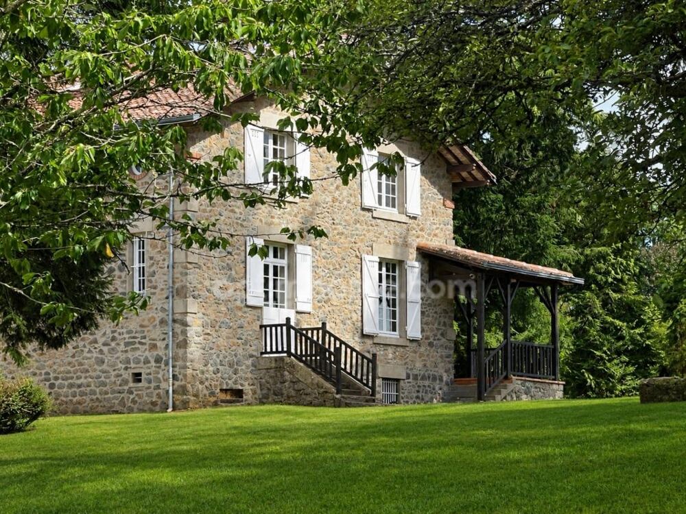 Maison 12 pièces 231 m² · à Chabanais · 231 m² · 349 900 €