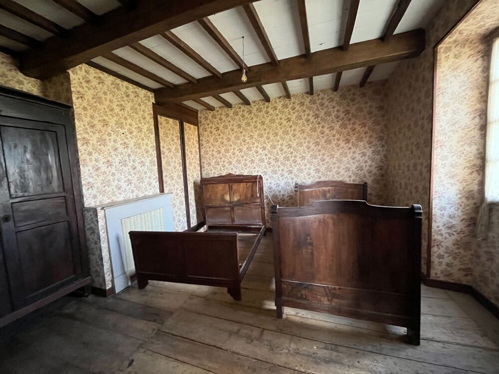 BEAUMARCHES MAISON de 1720 en pierres, 3 chambres, dans son jus, avec grange et jardin 680m2, école et commerces de proximité,