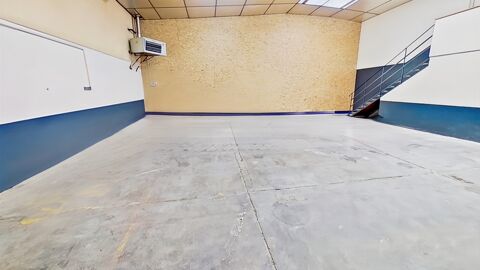 À louer  Local pro 136 m² à METZ  Idéal artisan / stockage / logistique + porte sectionnelle 3x3 m 1450 57000 Metz