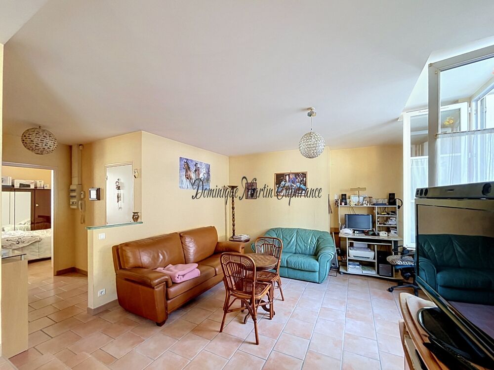 Vente Immeuble Immeuble à vendre LA CHARTRE-SUR-LE-LOIR (72)MMEUBLE DE RAPPORT – COMMERCE + 2 APPARTEMENTS La chartre sur le loir