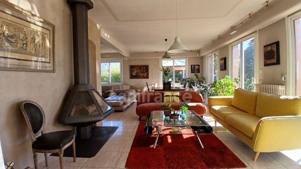 Belle maison à vendre de 162 m2 (+ 160 m2 en sous-sol), quartier La Houssais (Rezé, au sud de Nantes)