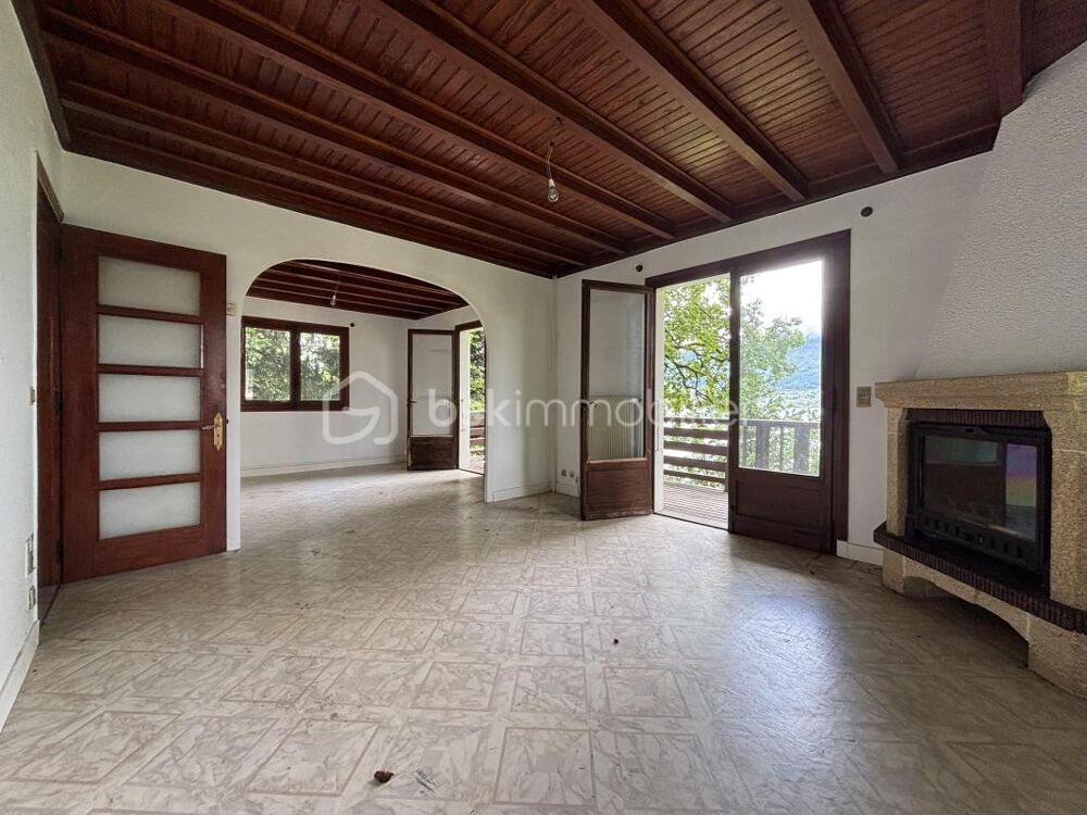 Chalet en bois avec vue sur le lac du Bourget  Le Vivier-du-Lac