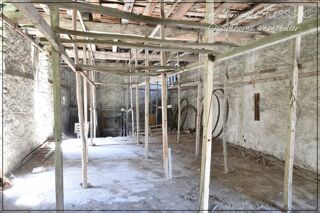  Remise / Grange à vendre 2 pièces 160 m²