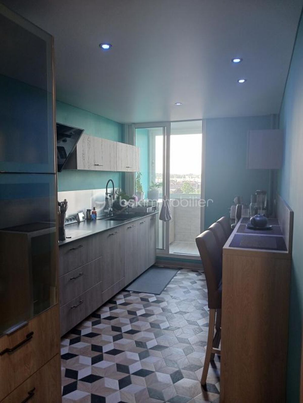 UN BEL APPARTEMENT DANS RESIDENCE AVEC ASCENSEUR REFAIT A NEUF