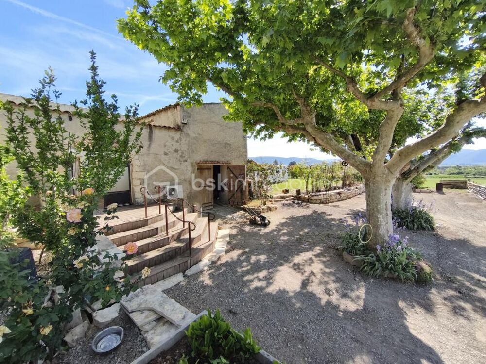 Corps de ferme 245 m² composé : de 3 habitations sur 4000 m² de terrain