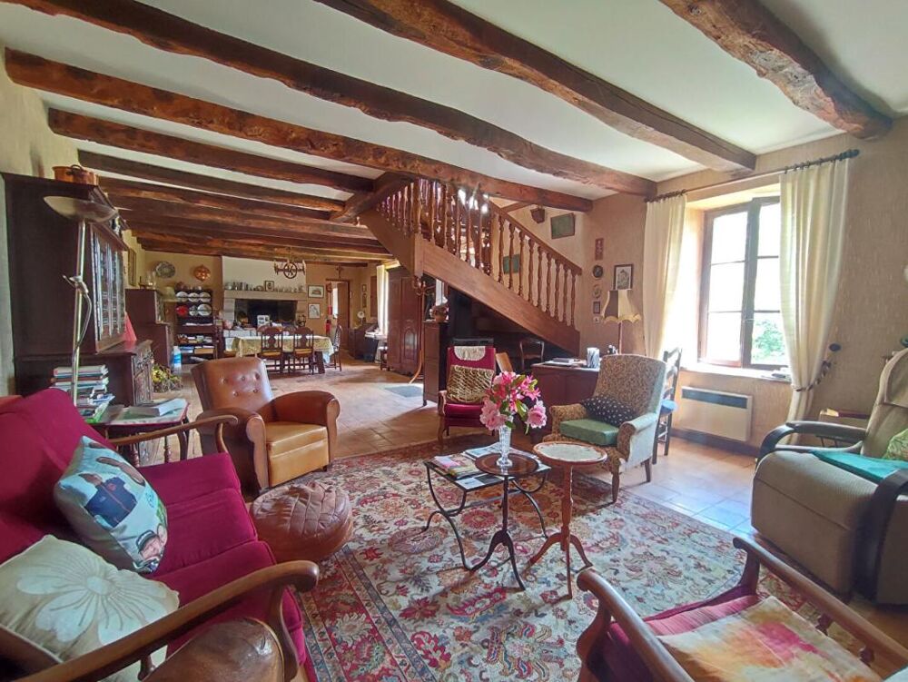 Maison traditionnelle de 163 m2 et ses dépendances
