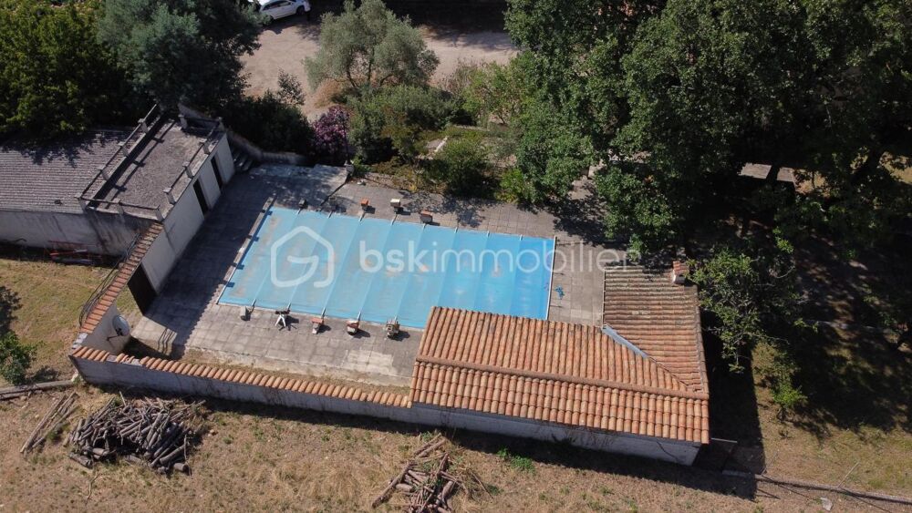 Propriété de caractère sur parc arboré avec piscine et pool-house  Fort potentiel