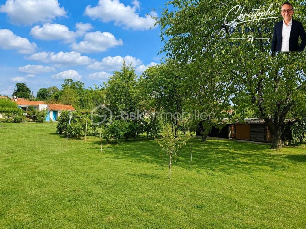 MAREUIL-SUR-LAY-DISSAIS  PLAIN-PIED 89 M²  TERRAIN 1 825 M²  DÉPENDANCES  À RÉNOVER