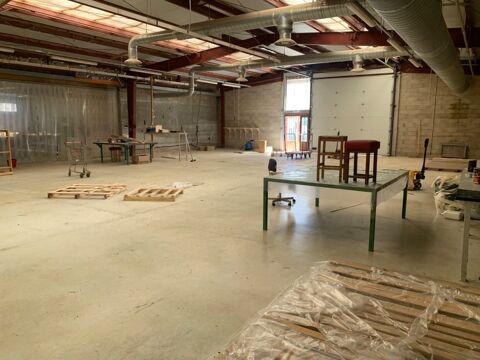   A VENDRE - BATIMENT A USAGE INDUSTRIEL 