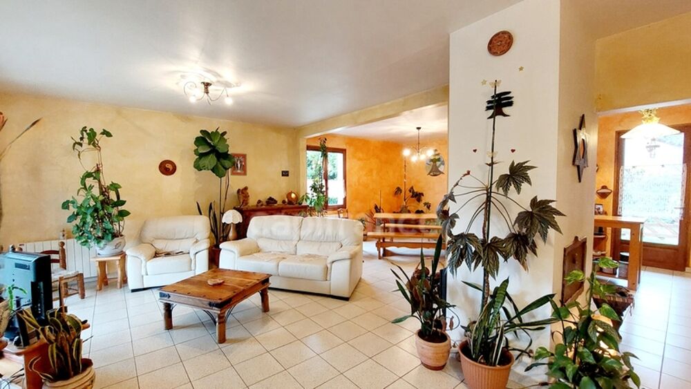 Maison à Sergeac de 151m², 6 pièces, au calme, sans vis à vis, sans travaux avec vue dégagée + garage XXL + chalet