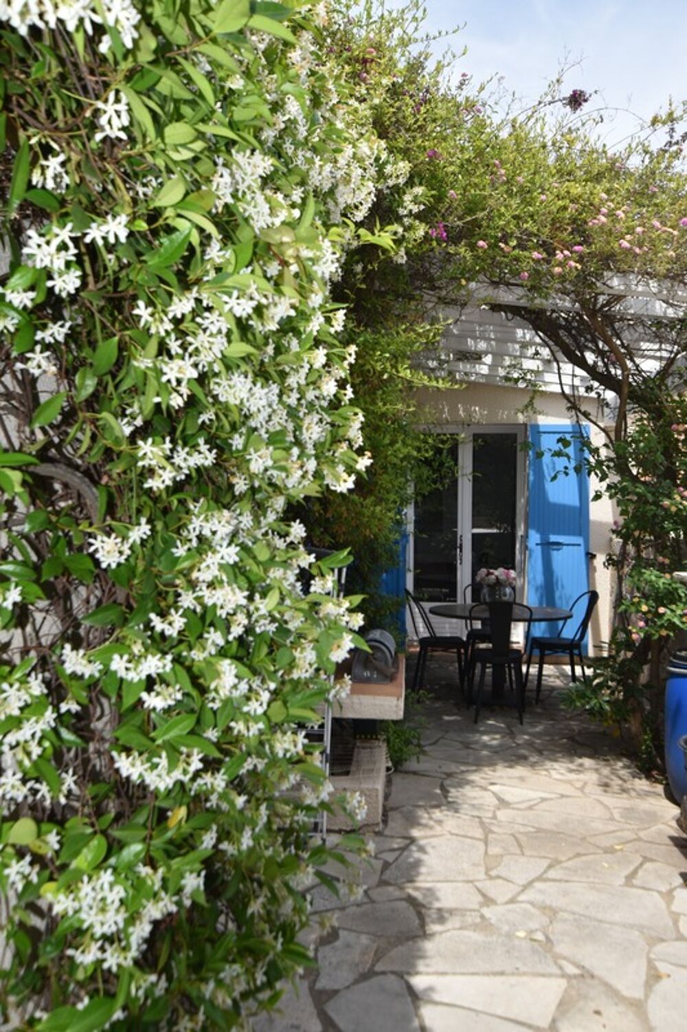 CAVALAIRE SUR MER (83) - PROPRIETE SANS TRAVAUX AVEC PISCINE - 1 MAISON PRINCIPALE ET 1 APPARTEMENT LOFT