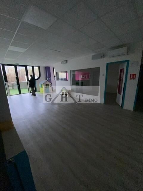   BUREAUX 