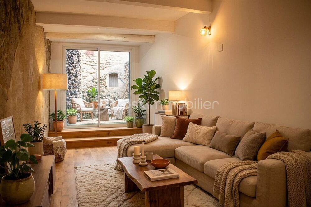 A Saint Thibery, Maison de village au charme authentique avec petite cour intérieure