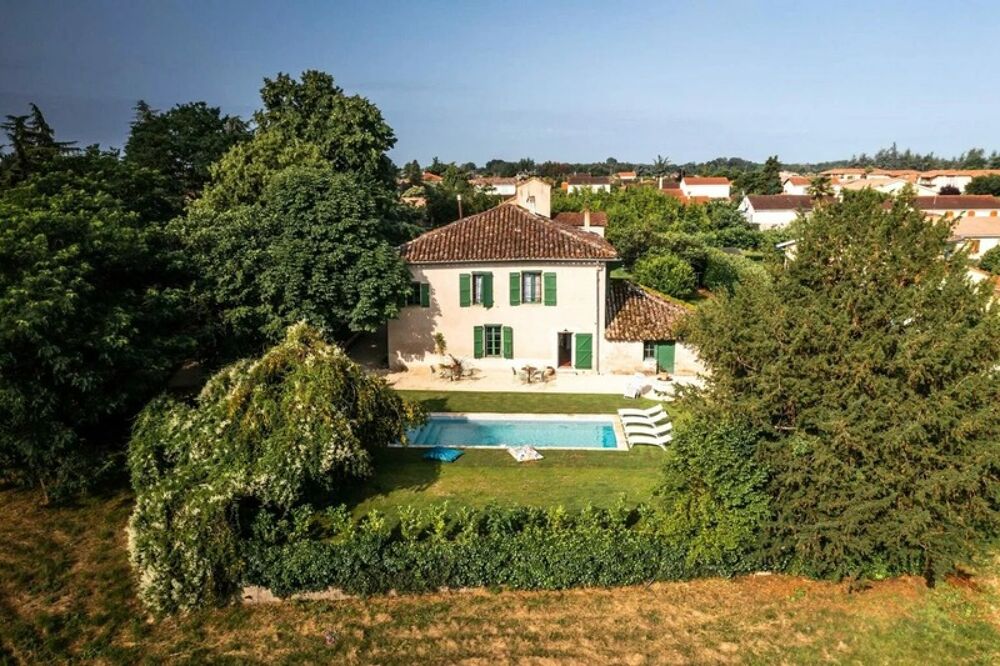 Maison de caractère rénovée à Nègrepelisse  237 m², 7 chambres, piscine chauffée