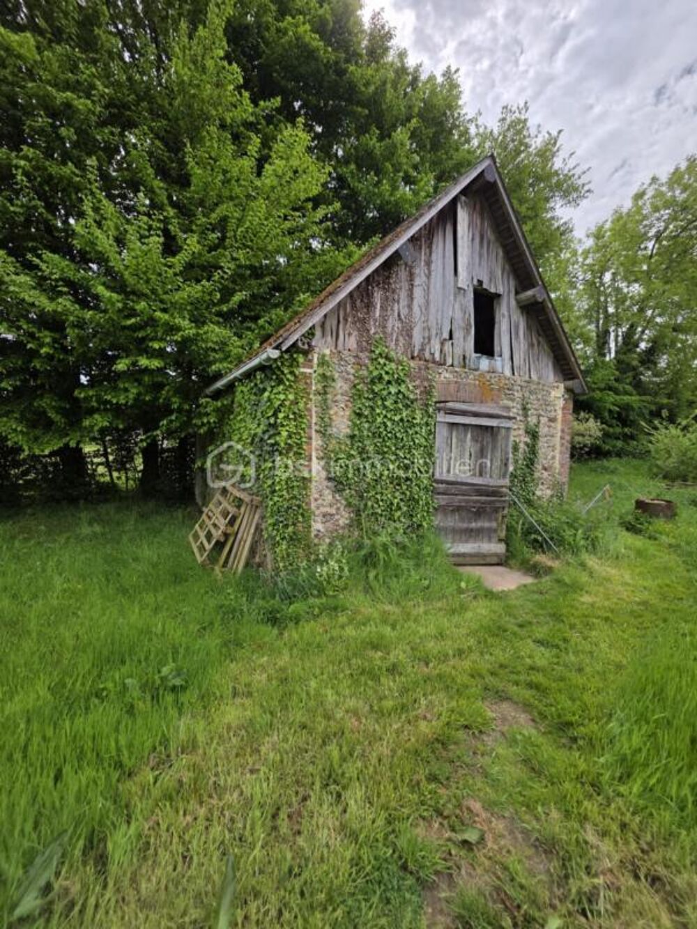 Vente Terrain Bâtiment de stockage et terrain de 500m2 Auguaise