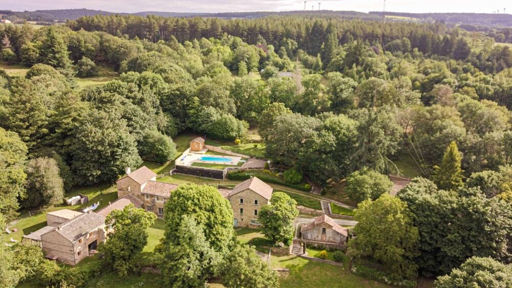Domaine de caractère de 680 m² , 4,6 ha, deux piscines et à 20 min de Carcassonne