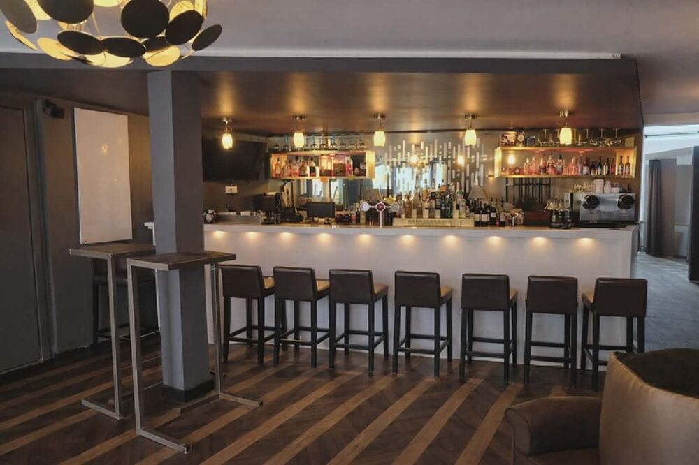   DROIT AU BAIL – BAR LOUNGE – PETITE RESTAURATION – EMPLACEMENT N°1 – CENTRE NANTES Nantes