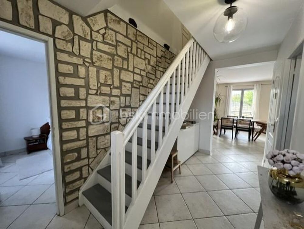 Vente Maison Maison individuelle de type 5, 104m2 habitable, 4 chambres + terrain 1000m2 Les ormes sur voulzie