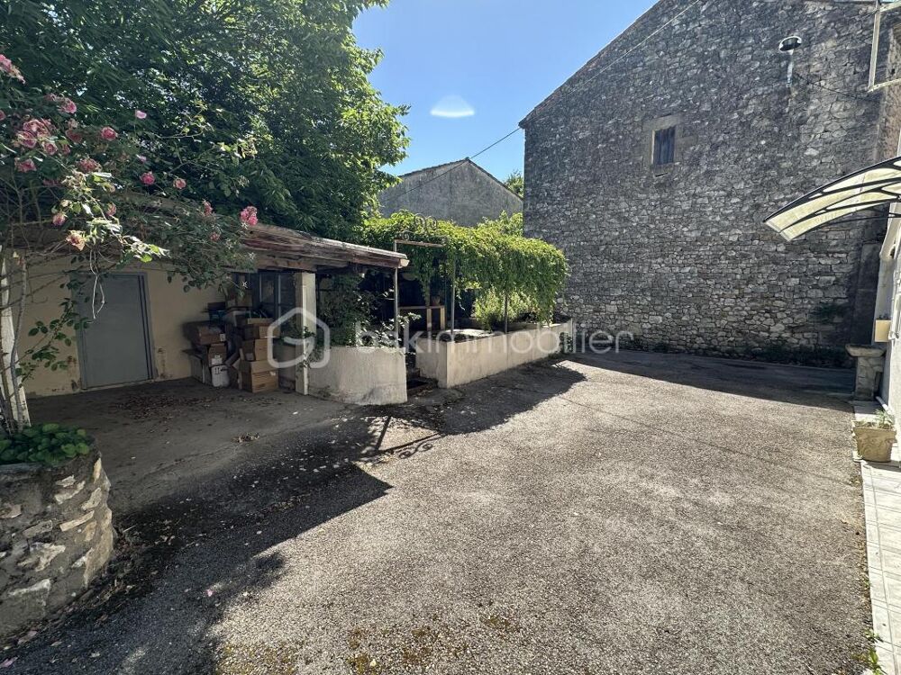 Vente Maison Maison de village R+1, 75m² , 2 cchambres, cour extérieure de 33m² Saint chaptes