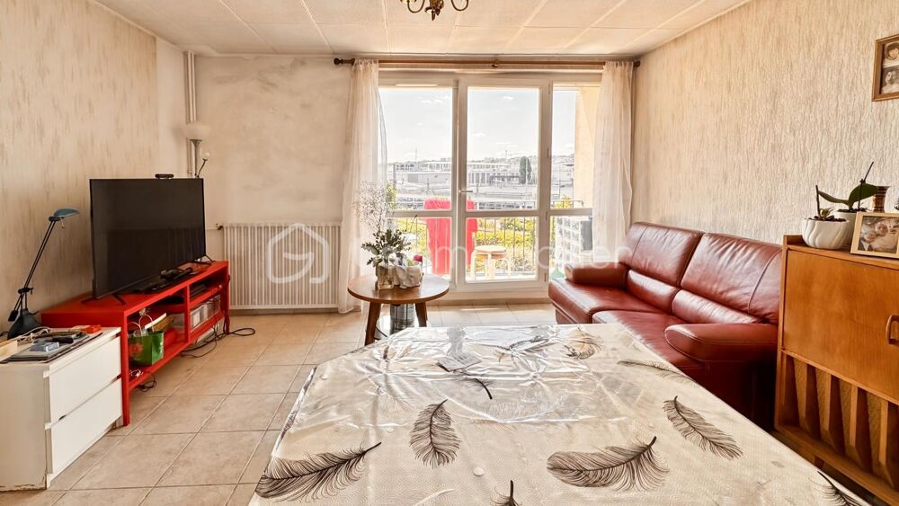 Rosny-sous-Bois (Bois-Perrier / Marnaudes)  Élégant 2 pièces baigné de lumière avec balcon, cave et parking couvert