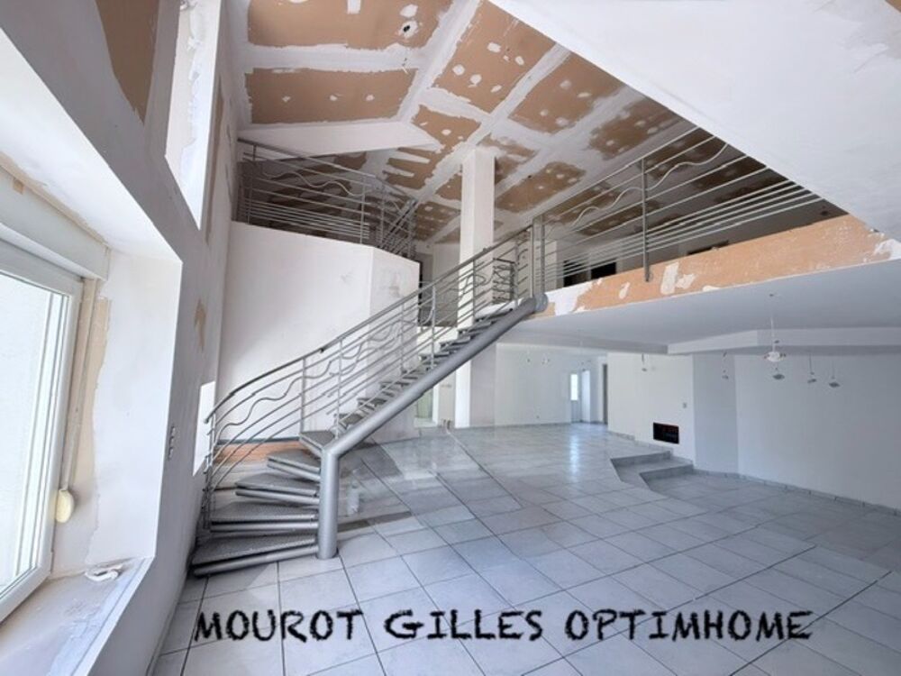 Vaste demeure de 326 m² au calme : volumes exceptionnels et potentiel unique  Proche Épinal