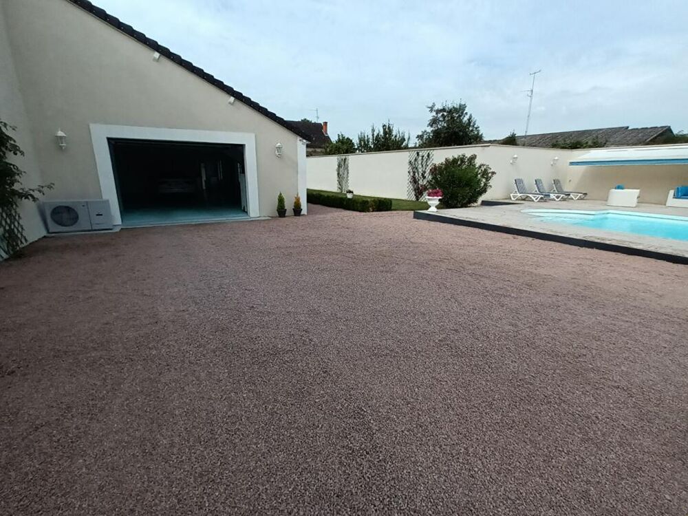 Vente Maison Maison de qualité avec piscine, studio indépendant et dépendances Varennes sur allier