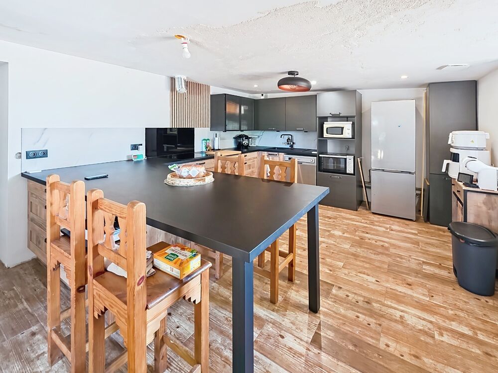 Maison en pierre rénovée avec dépendances  Terrain de 2 200 m²