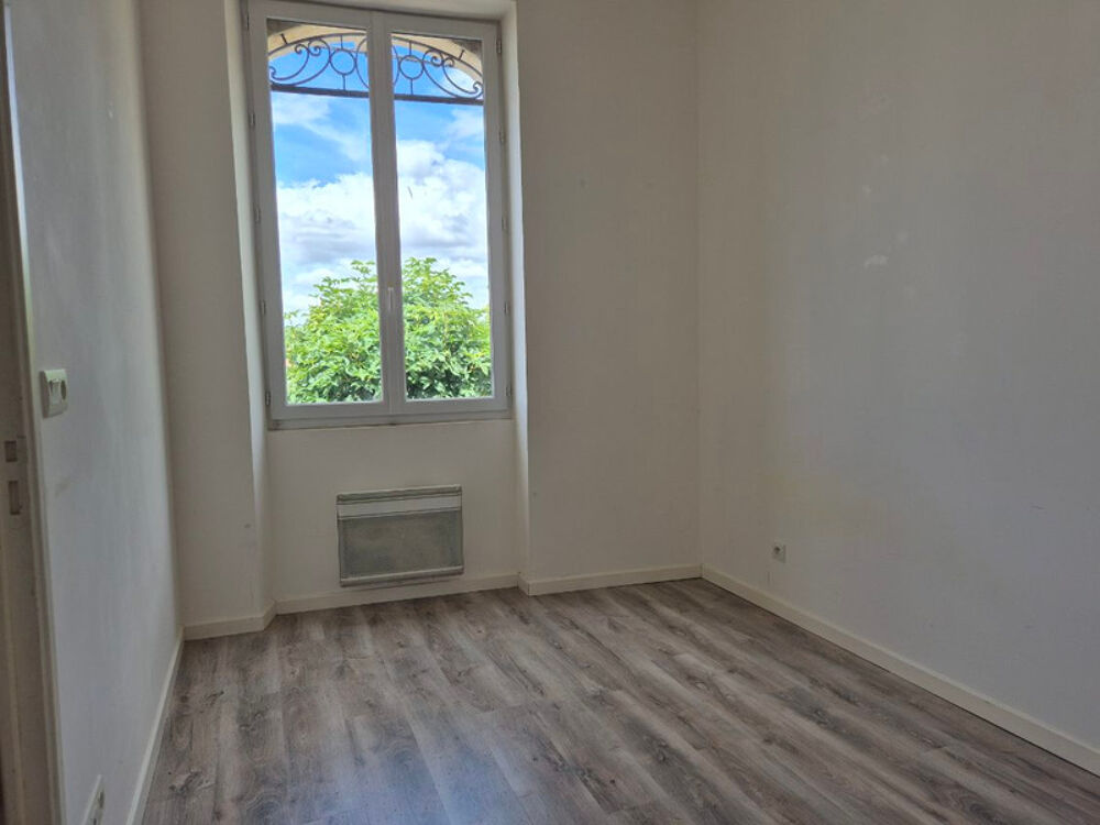 LUCON 85400 COEUR DE VILLE PROCHE TOUTES COMMODITES A PIED APPARTEMENT T2 LUMINEUX SANS EXTERIEUR