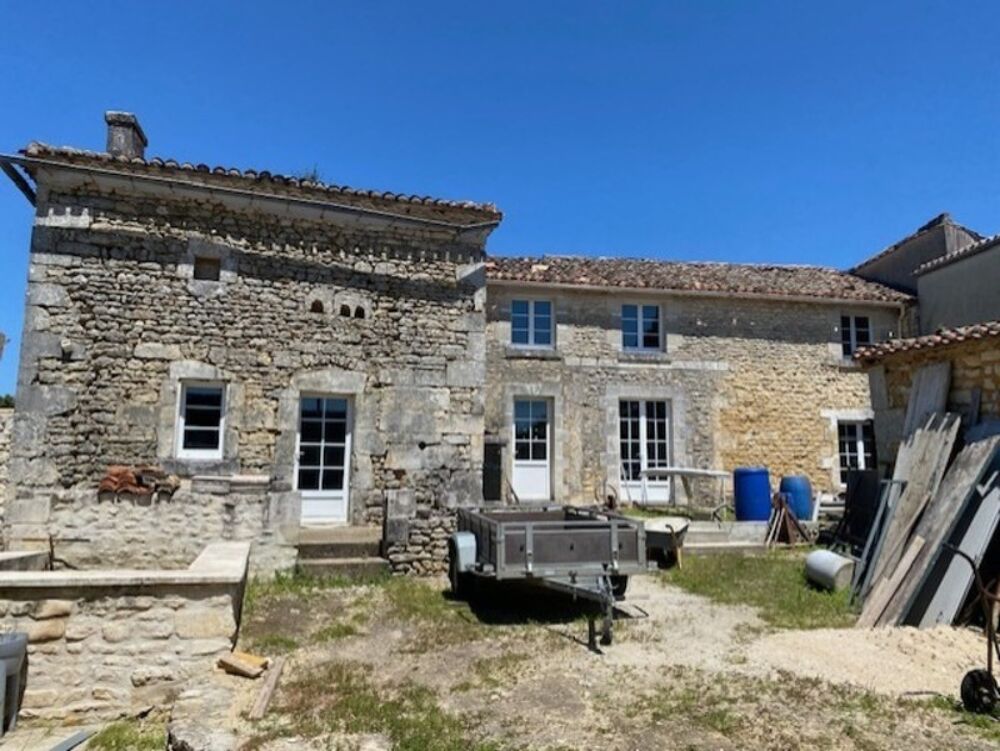 Corps dancienne ferme, en pierres, de 350 m2, à aménager, avec maisonnette attenante prête à habiter