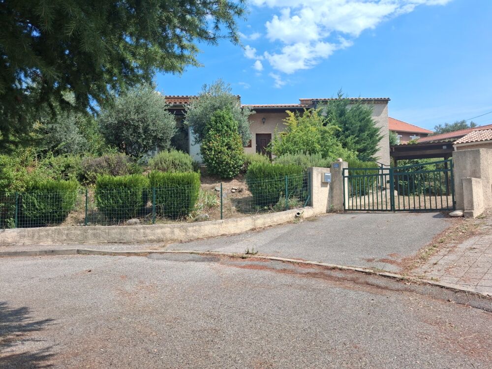 L'ESCALE  Maison individuelle avec véranda, garage et jardin arboré