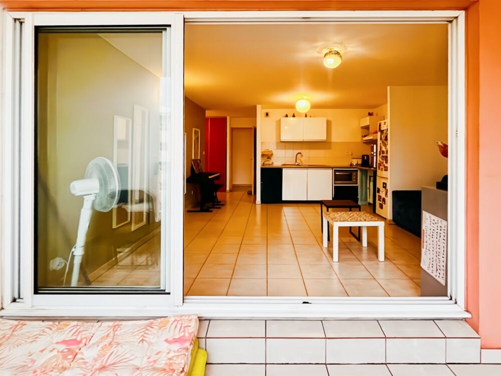 ? À VENDRE  T3 TRAVERSANT AVEC DOUBLE VARANGUE  SAINTE-CLOTILDE ?