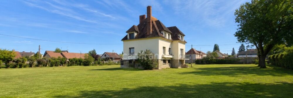 Vente Maison Virginie MASSON Capifrance vous propose Maison familiale 6 chambres avec sous-sol complet et terrain de 4 532 m² Brienon sur armancon