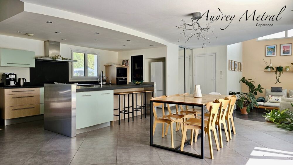 Vente Villa Villa à vendre à Serrières-en-Chautagne avec piscine, à 50 min de Genève et d'Annecy, 35 min d'Aix-Les-Bains et 15 min du Lac du Serrieres en chautagne