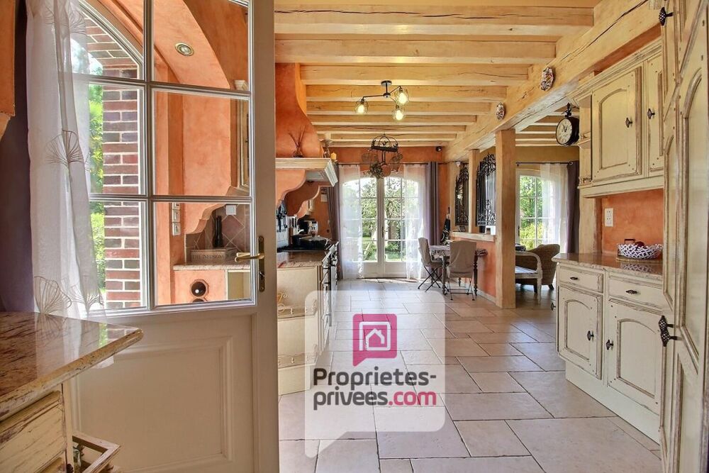 A VENDRE VASTE PROPRIETE Composée de DEUX HABITATIONS et UN STUDIO, ETANG bordée par rivière sur plus de 4,5 Hectares