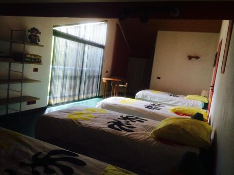  Maison  louer 8 pices 300 m