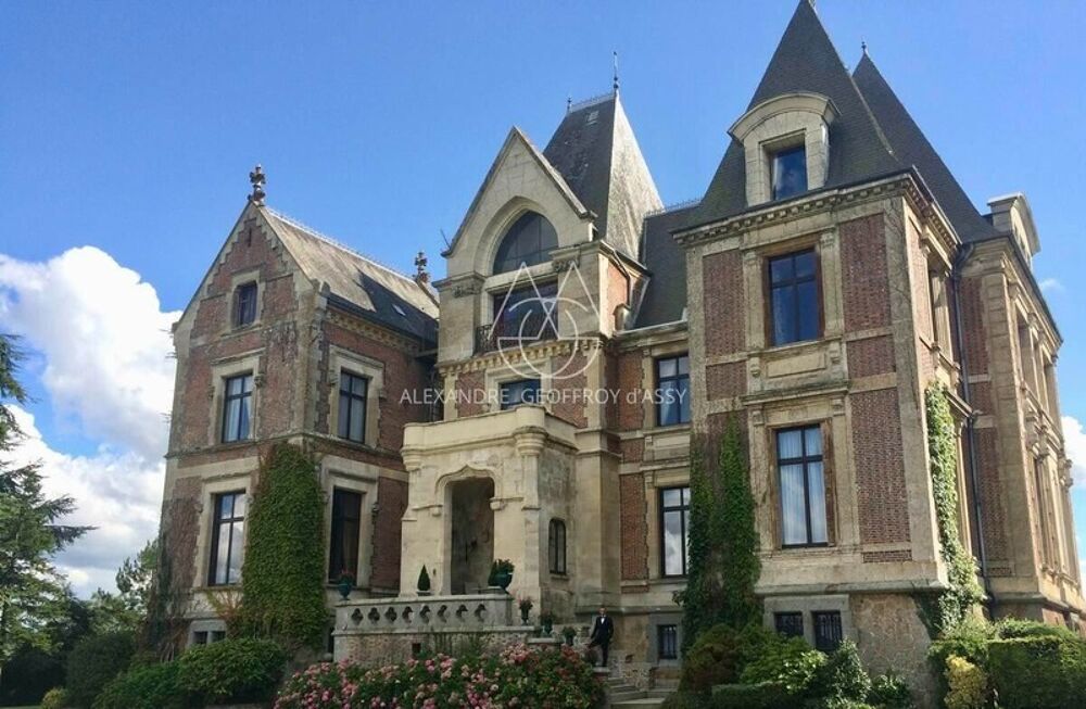 Majestueux château de style Renaissance perché sur un rocher en Suisse Normande
