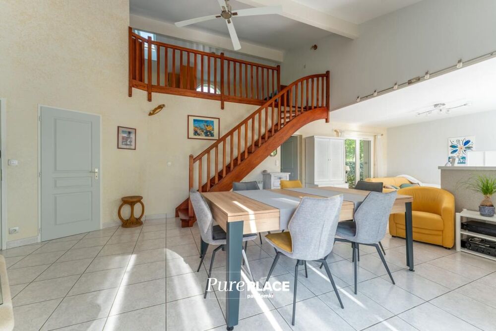 Vente Maison Maison familiale économe en énergie - Piscine couverte, grand jardin et double garage Ambares et lagrave