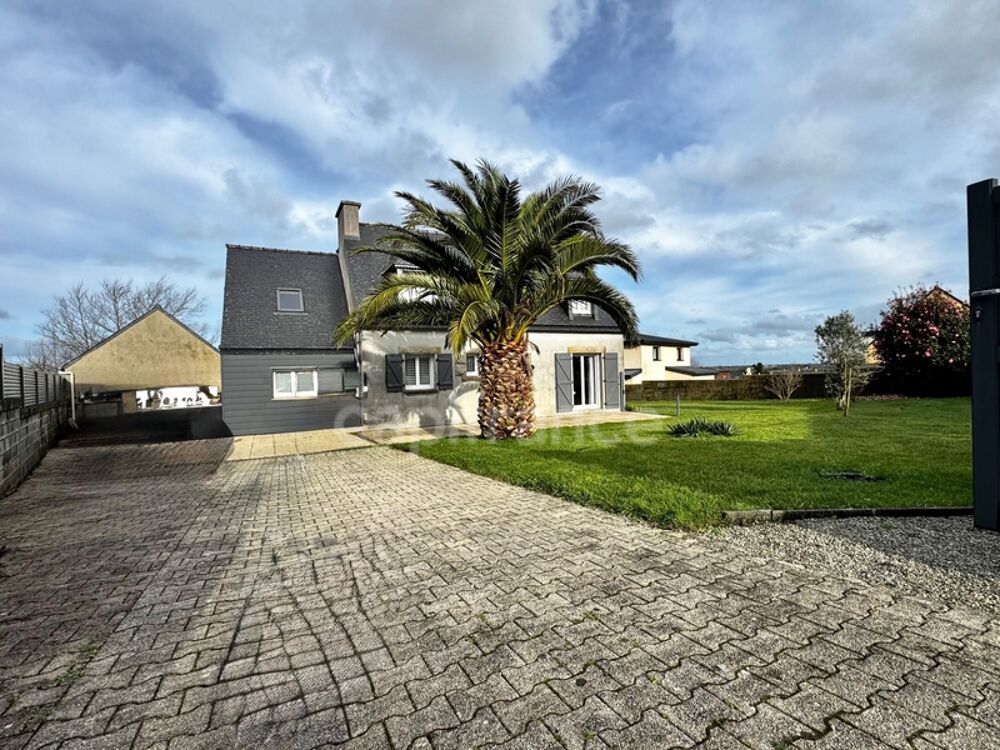 Maison familiale 137 m²  4 chambres  Grand garage  Terrain clos 903 m² TREGLONOU (29)
