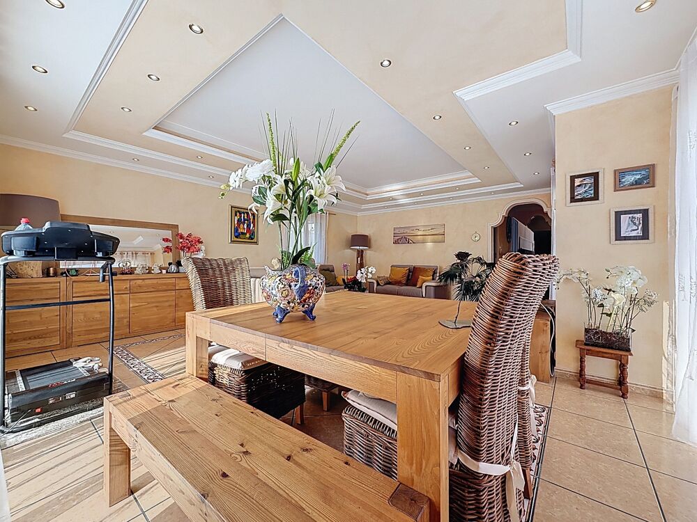 Vente Maison Maison à vendre 7 pièces 166 m2 JUVIGNAC (34) FONTCAUDE - Terrasse / Piscine - Double garage + Sous sol 121 m2 - Terrain clos Juvignac