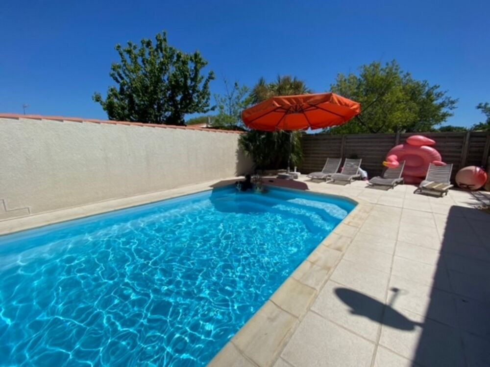 Vente Maison ILE D'OLERON (17), A Vendre demeure-piscine 186m² plain-pied sur terrain 862m², 9 pièces dont 4 chambres et 1 garage Saint georges d oleron